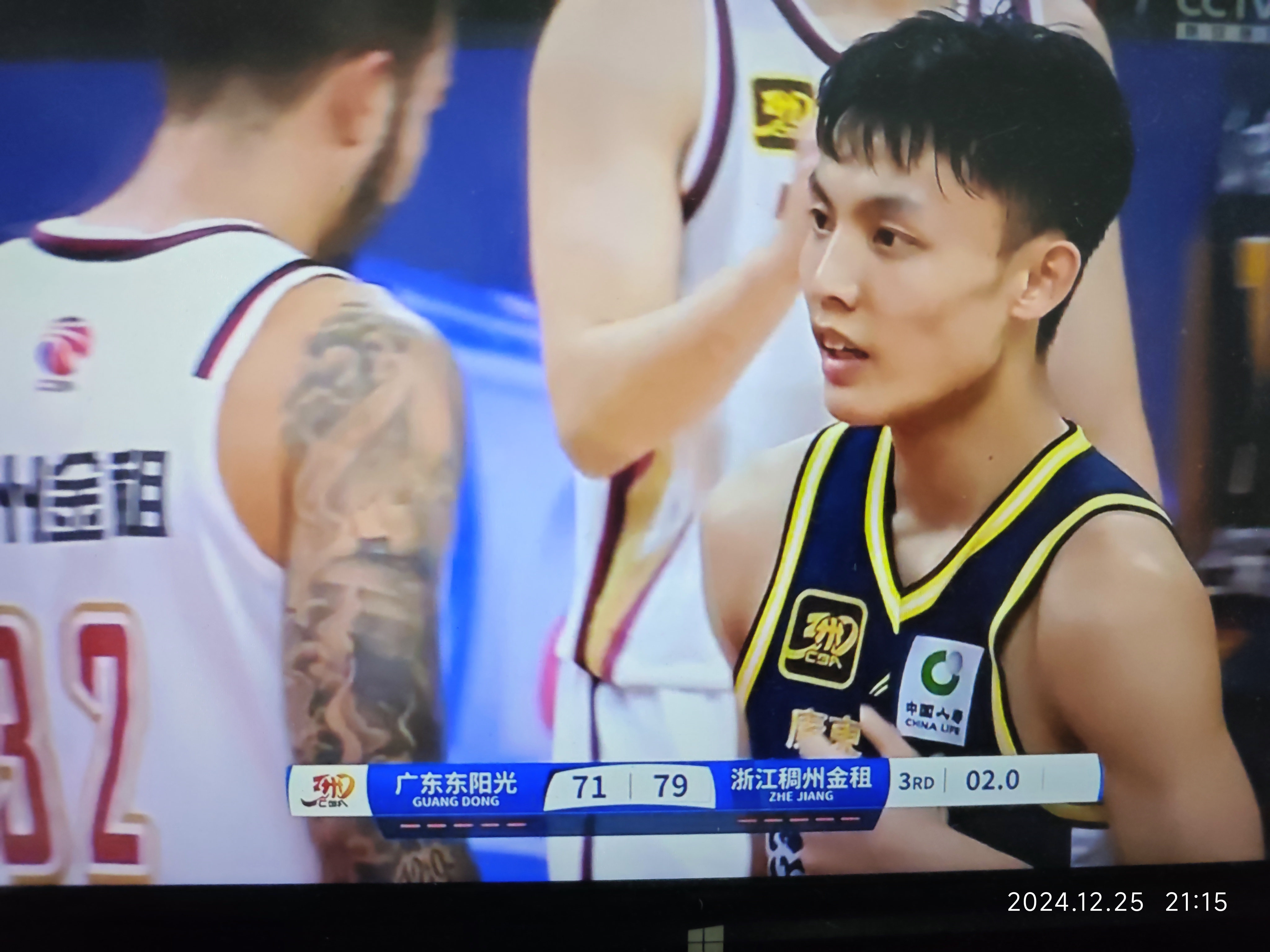 凭借一波浙江队，CBA季后赛成功爆冷，现场教练席炸锅的简单介绍