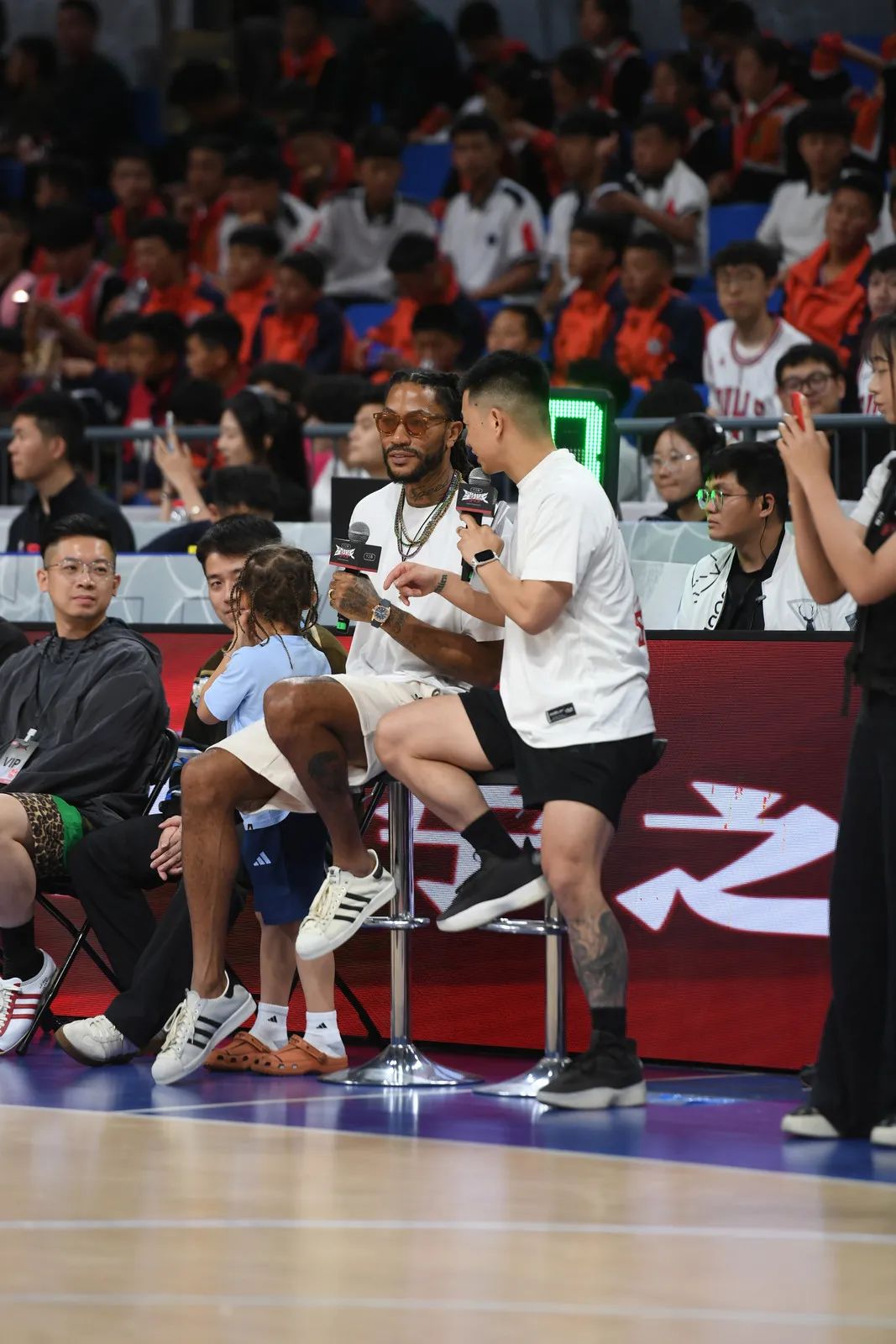 华体会新闻-NBA重心角逐强队热血迸发精彩篮球魅力斩获观众青睐的简单介绍
