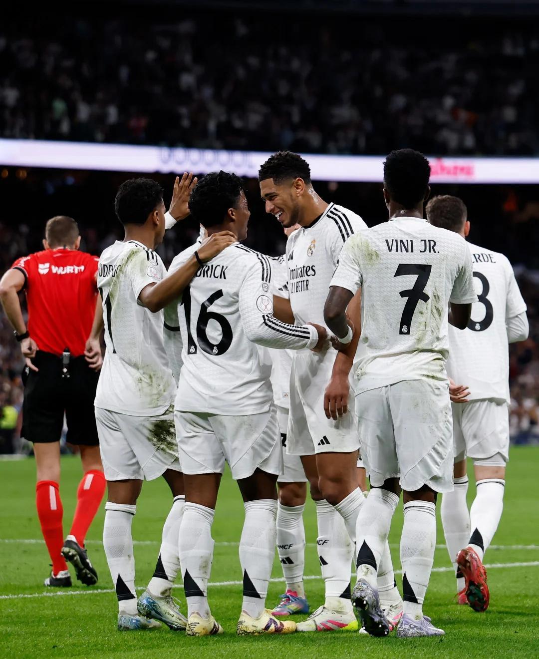 皇马喜获胜利，赢得淘汰赛晋级机会的简单介绍