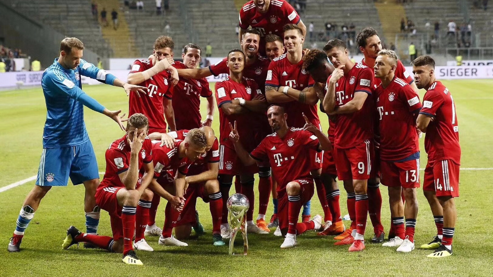 米兰闷平拜仁米兰双雄轮换阵容抢分