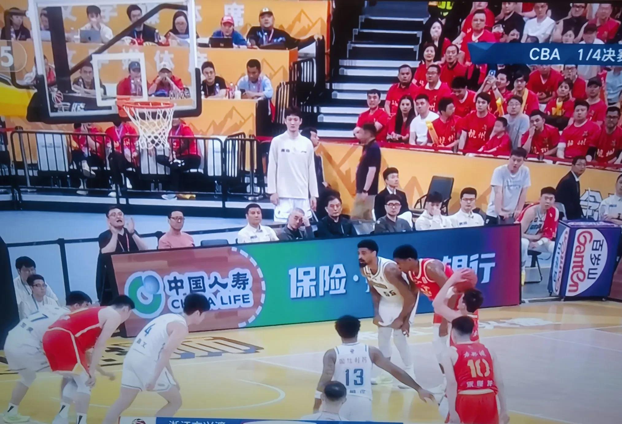 包含辽宁男篮连胜开门红，让球迷们热血澎湃，快来看看他们的比赛精彩回放！的词条