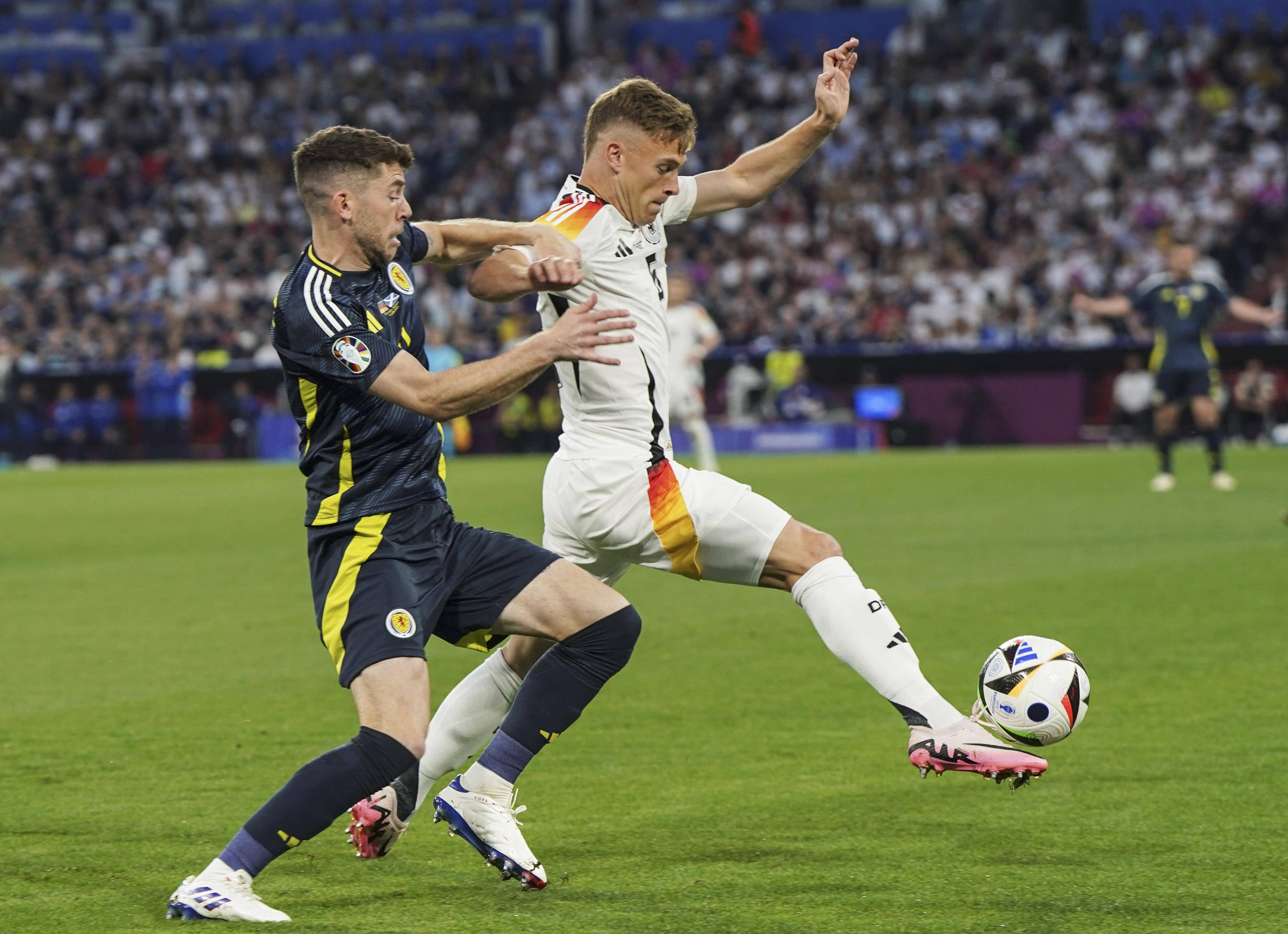 华体会官方登录入口-捷克队主场迎战苏格兰队进行一场争夺胜利的比赛的简单介绍