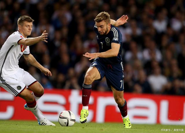 捷克队主场迎战苏格兰队进行一场争夺胜利的比赛的简单介绍