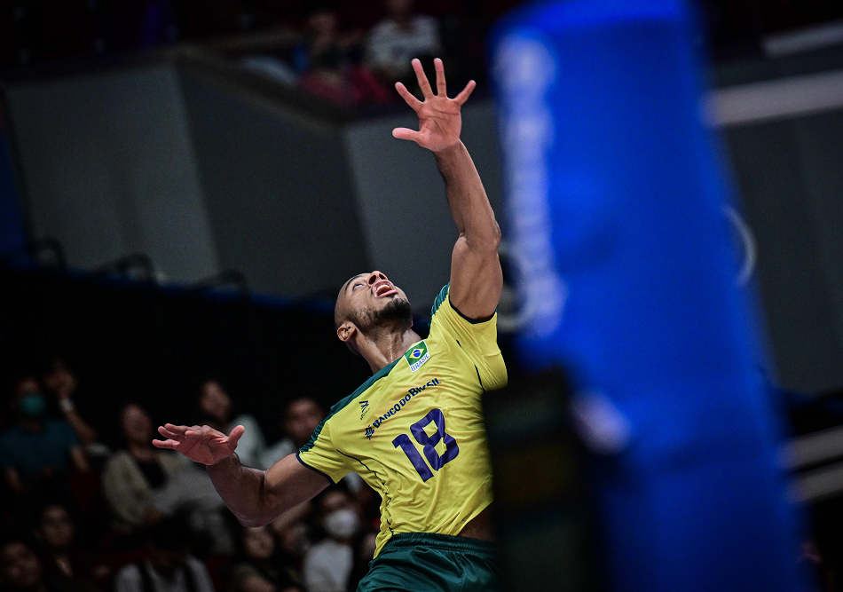 华体会网站入口-阿莱拉诺击败对手，双方实力悬殊