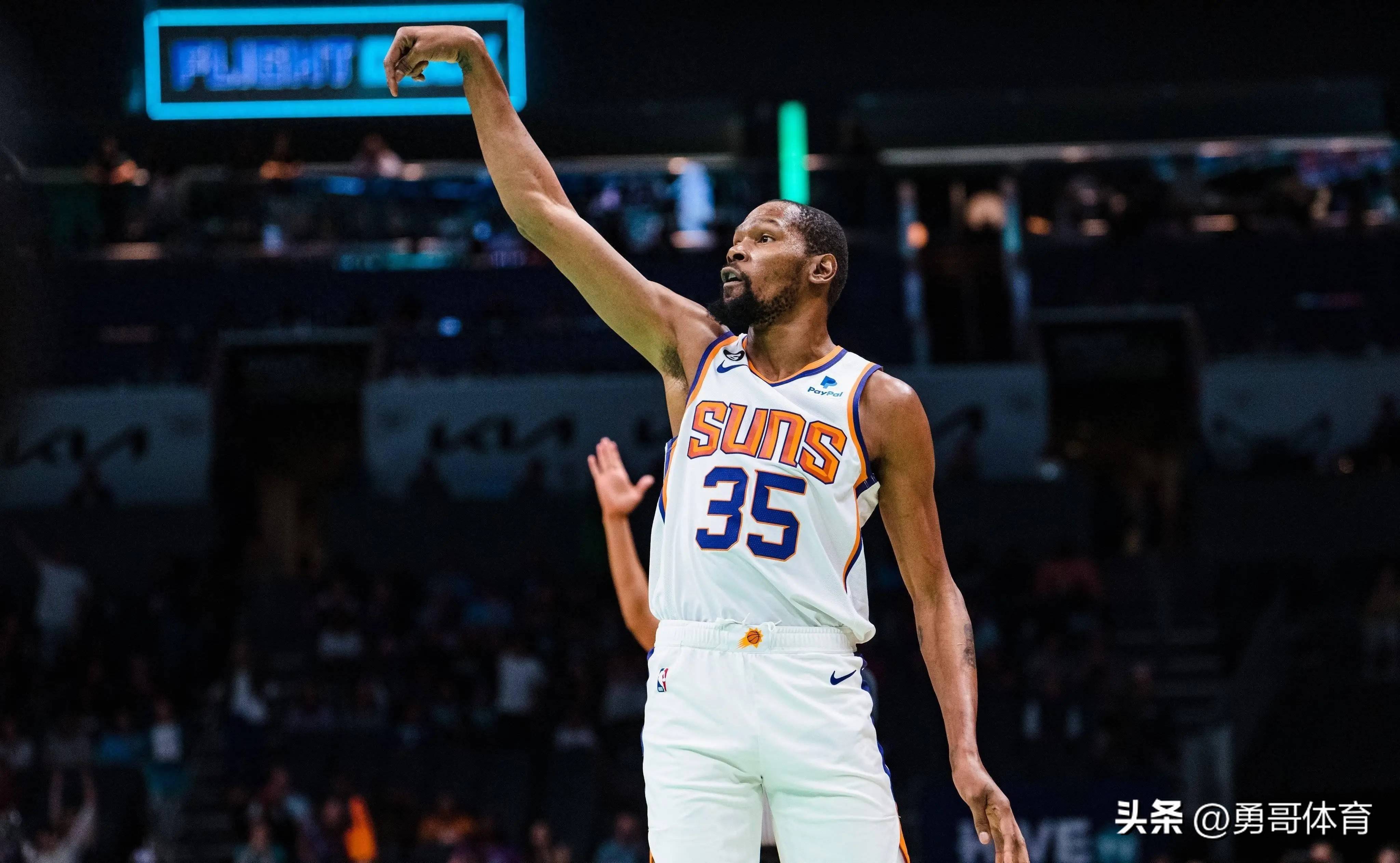 华体会直播-篮球明星的个人技术在场上熠熠生辉